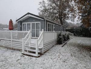 Tulip Lodge at Oakdene - Passes included free!