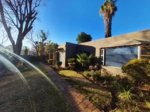 Fourways Guest House - Trevallyn