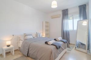 2 Bed Sea View Perfect Location