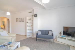 2 Bed Sea View Perfect Location