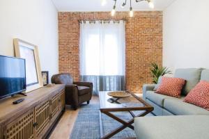 Bright Cozy 2BD 2BTH with Balcony - Chueca