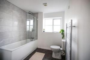 Snowberry Close - Contractors Long Stay by ShortStayUK