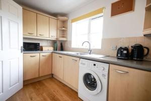 Snowberry Close - Contractors Long Stay by ShortStayUK