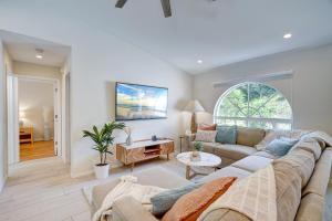 Family Oasis! Heated Salt Water Pool -Renovated-Great Central Location-Beach Gear-Free Bikes!