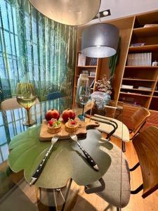 GATU Exótica , "preferente para mayores de 21 años y familias "