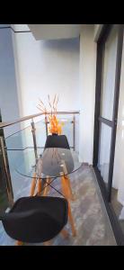 2 Bed Apartment Sleeps 4 - Balcony Parking Wifi