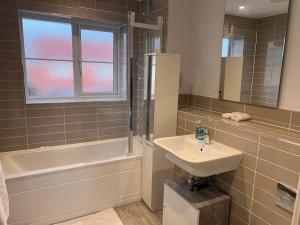 3 bedrooms house near Gatwick