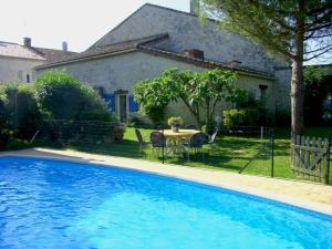 Villas Maison a Sauvagnas avec piscine - Clevacances 3 cles : photos des chambres