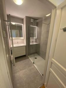 Appartements T2 cosy, vue montagne et village : photos des chambres