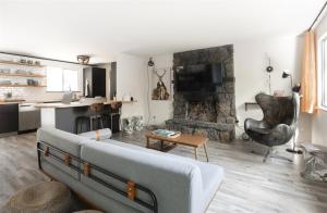 Bluebird Day - Lodgepole House