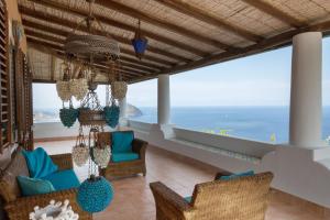 Sealight Villa Lipari - Vista e Piscina