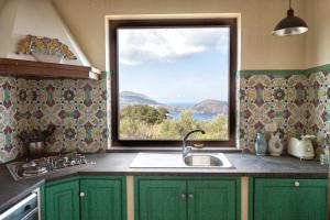 Sealight Villa Lipari - Vista e Piscina