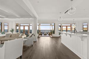 La Jolla Cove-Oceanfront 5600SF 3BR+Loft 5BA House best Villiage location walk everywhere