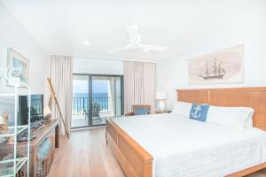 Shipwatch 2B Gulf Front Condo - D603
