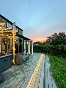 Plas Coch, Snowdon Views with Large Garden