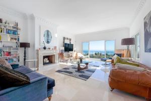 Stunning Villa with Panoramic Views of the Med