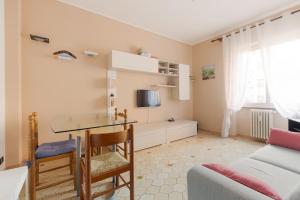 GuestHost - APT with balcony- M3 Maciachini