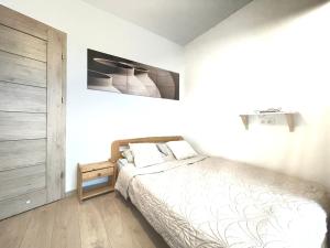 Superior Komputerowa, 4 rooms, 3 bedrooms, Airport-City train, Metro! 24h reception!