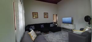 Caso em condomínio com lago, serra, campo e mar