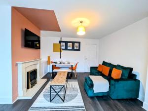 Spacious 3 BDRM with Driveway , Garden, Blyth