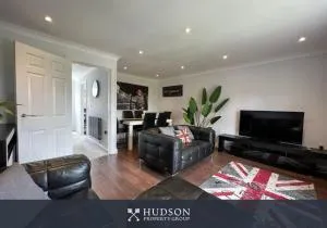 Modern Townhouse with Garden - Dawley