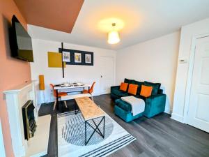 Spacious 3 BDRM with Driveway , Garden, Blyth