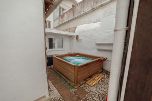 Porto Window Terrace & Jacuzzi House by Vacationy