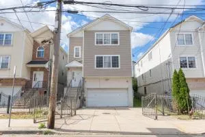 3-Bedroom Apt 5 miles AirPort - Newark