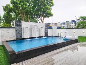 Desa Tebrau -- Poolside Paradise - 4BR4B - 12pax by Cowidea - 乌鲁地南