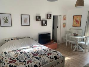 Une chambre indépendante au calme en Gâtine Deux-Sévrienne