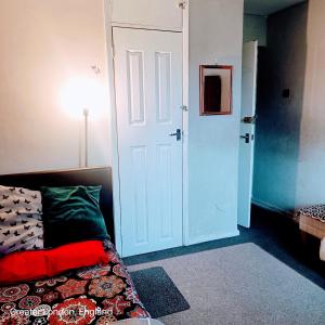 Cosy Private room in Hornchurch, London with free parking