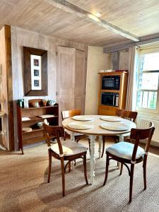 B&B / Chambres d'hotes Logis Saint-Flaceau : photos des chambres