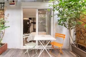 Smart studio 30 sq m Athens with yard