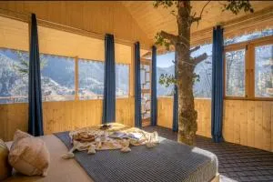 Into the woods Treehouse Jibhi - Kāndi