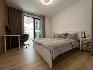 Modern apartment, heated pool & 2 terraces