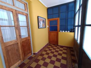 Habitación en Ciudad con baño privado en suite y cochera