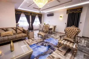 Plum Royal Estates - Penthouse Suite - Agboogba