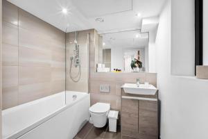 Modern 1-Bed Apartment Free Parking Sleeps 4 Birmingham