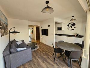 2 pièces lumineux, proche plage, parking, clim, hippodrome