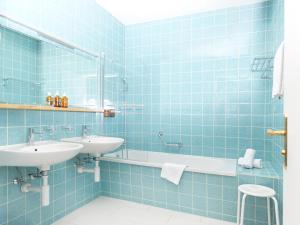 Double Room with Forest View room in Beausite Park Hotel