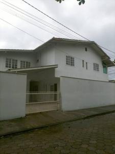Casa pé na área