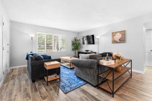 Amazing, Oasis, Mins from the beach and Charleston, Free Wine