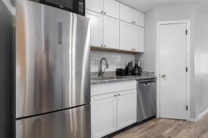 Amazing, Oasis, Mins from the beach and Charleston, Free Wine