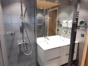 Appartement rénové au pied des pistes avec parking et wifi, 3 chambres - FR-1-598-132