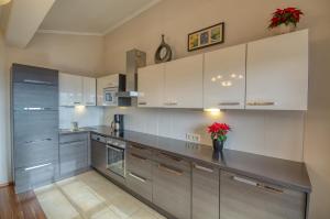 Select Top 10 - by Alpen Apartments