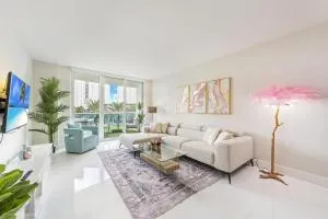 Sunny Isles Beachfront Oasis, Modern & Spacious - Sunny Isles Beach