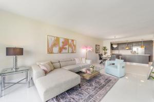 Sunny Isles Beachfront Oasis, Modern & Spacious