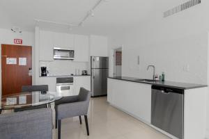 PROMO Komffy Home with 2 King Beds & Ocean View at Tides 8th floor