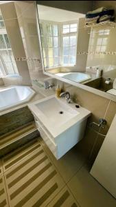 Spacious cosy room with own Bathroom, no load shedding