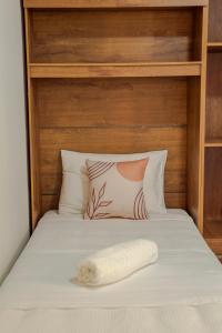 500m da PRAIA; 2 quartos; no 2º pavimento; WiFi 300mbs; Churrasqueira; Chuveirão; Estacionamento Gratuito para 1 carro.